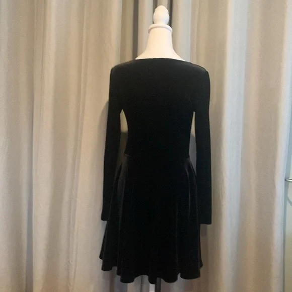 Kimchi Blue “Velour” Deep V-Neck Black Dress Size Small - Picture 5 of 15